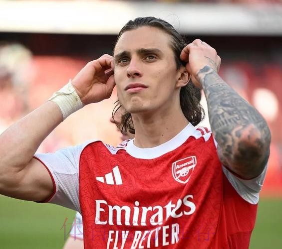 记者:皇马中卫引援目标是约罗 不考虑卡拉菲奥里